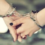¿Qué significa soñar con esposas?